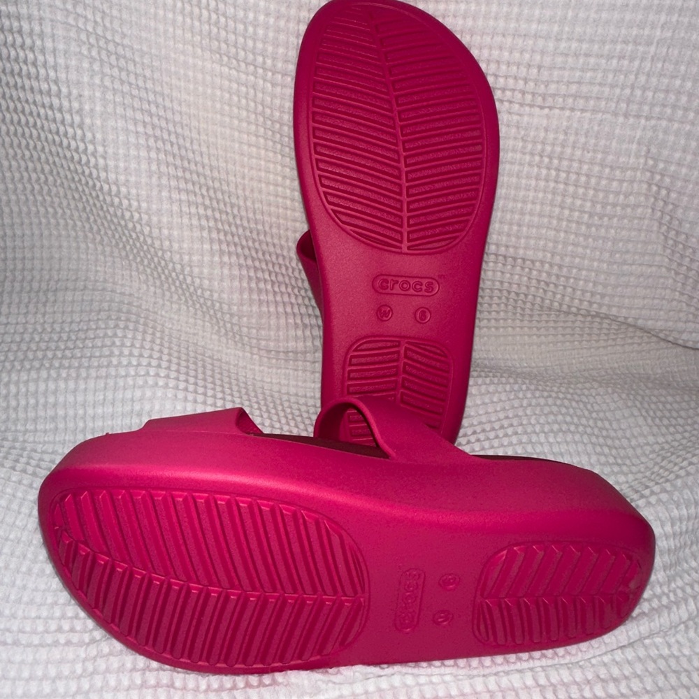 CROCS Women’s getaway platform toe loop in dragon fruit NWOT - Picture 3 of 4